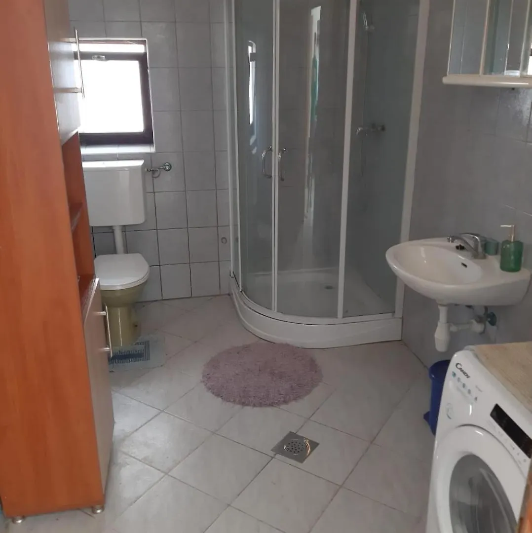 Apartment Ajsa Valbandon